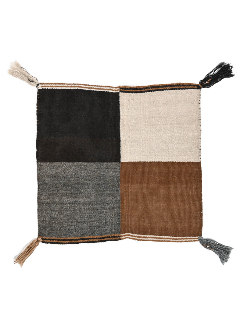 Q'ero Andean Carrying Cloth - Natural - Quarter Design